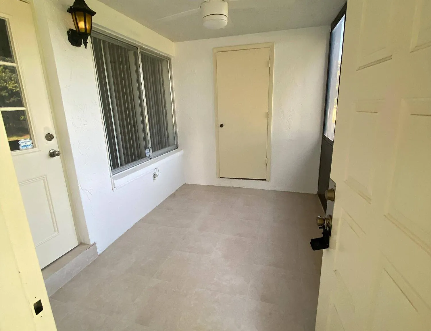 2 bed, 1.0 bath, 991 sqft, $1,900 — Photo 1