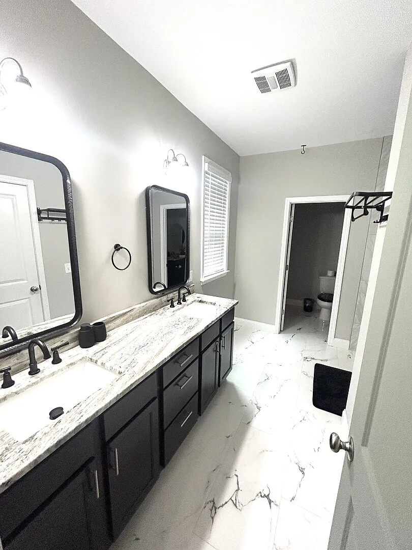 Modern Savannah Home with Charm — Photo 3