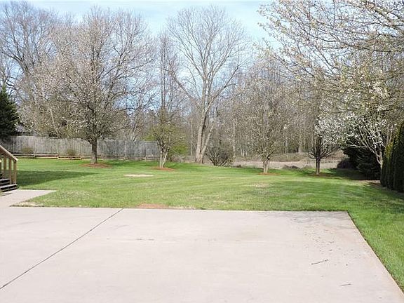 4th image of 1642 Berkshire Dr