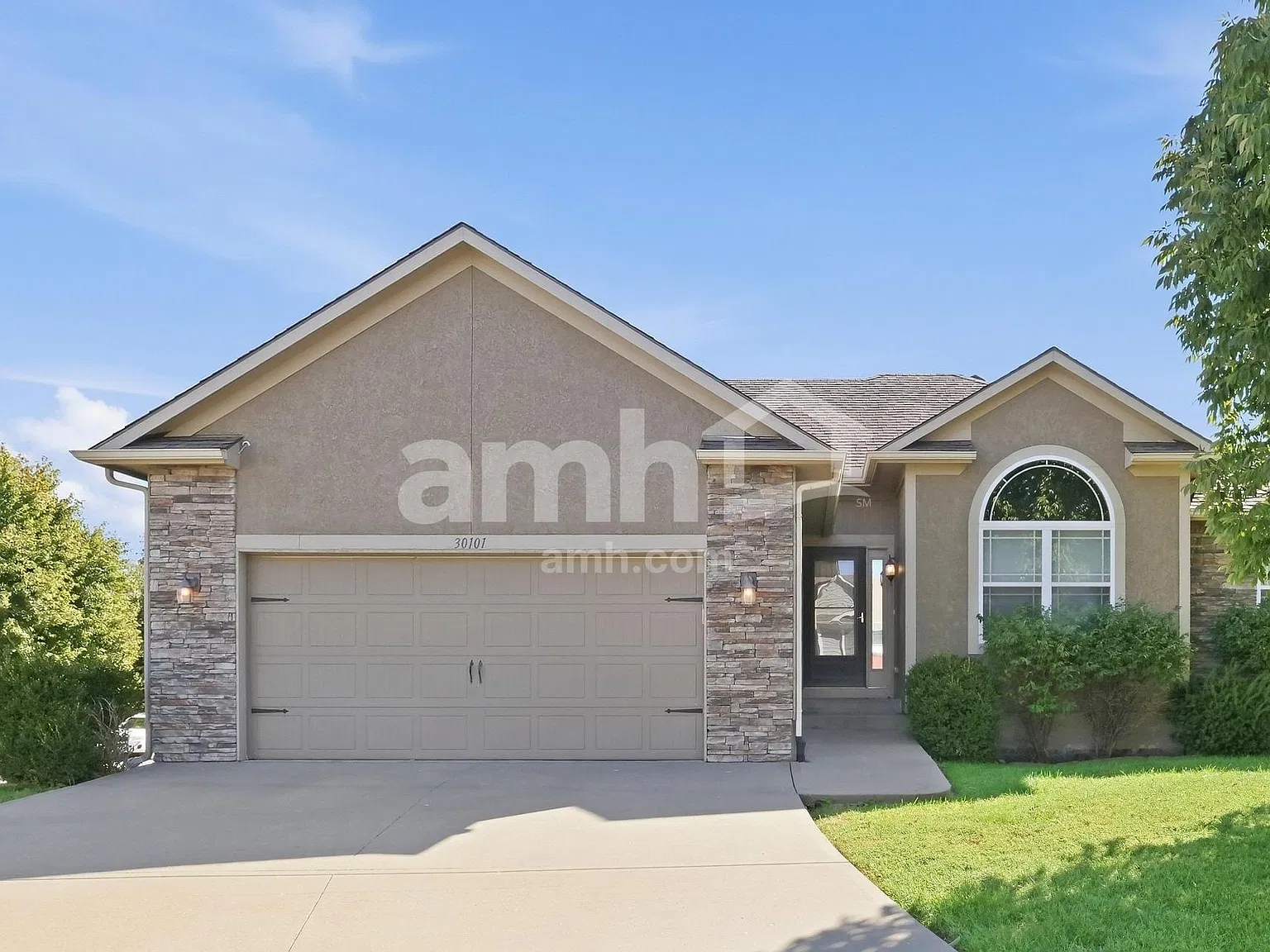 4 bed, 3.0 bath, 2744 sqft, $2,805 — Photo 1