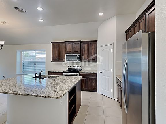 5th image of 215 Buckskin Dr