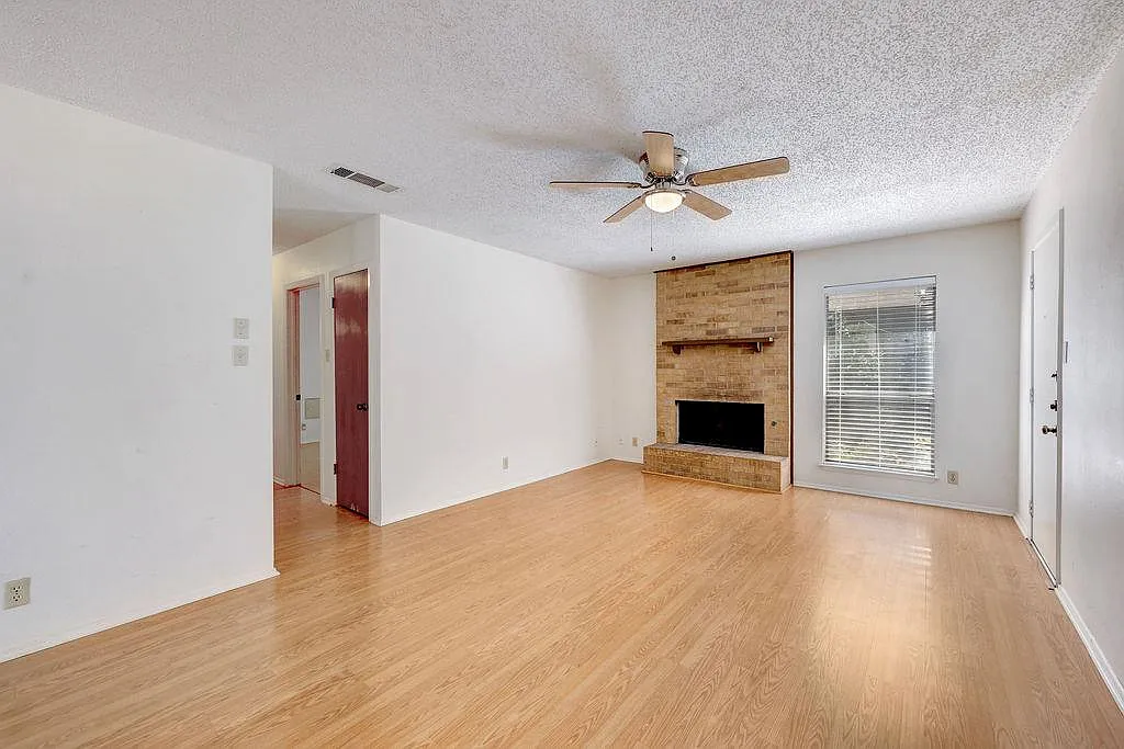 2 bed, 2.0 bath, 900 sqft, $1,750 — Photo 2