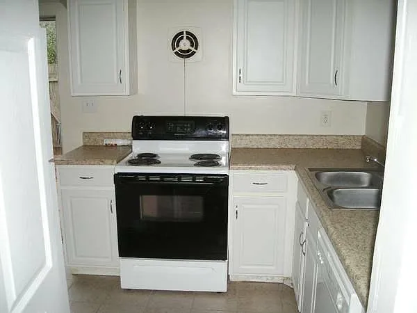300 S Bost Avenue — Photo 2