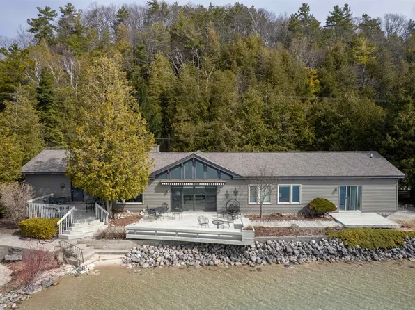 1137 Crystal Dr, Frankfort, MI 49635