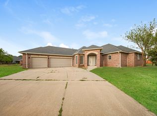 11601 Hackney Ln, Yukon, OK 73099