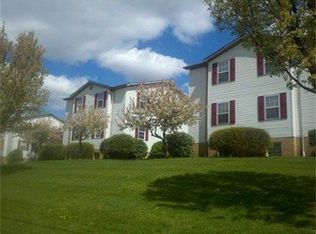 6003 Applecrest Ct, Youngstown, OH