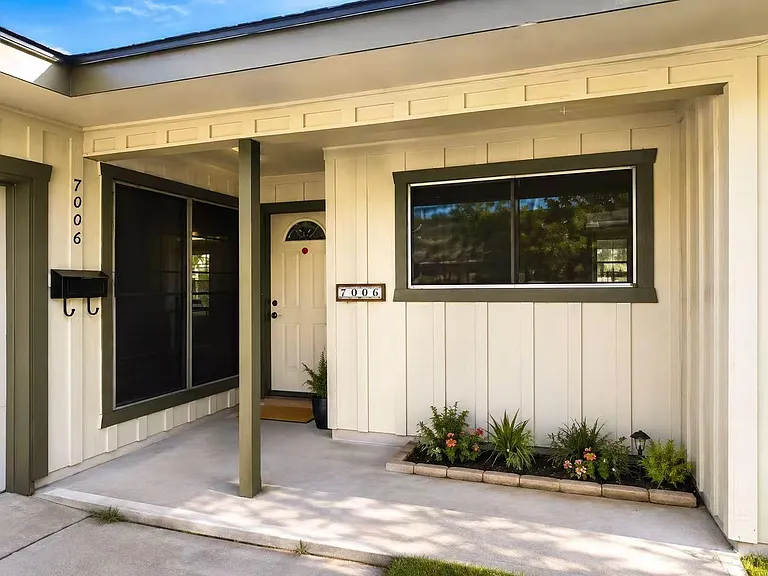 7006 Sharpview Dr — Photo 2