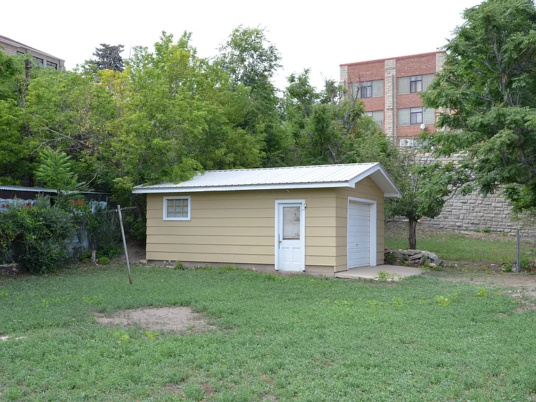 403 Park St — Photo 16