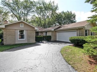2035 N Pinetree Dr, Arlington Heights, IL 60004