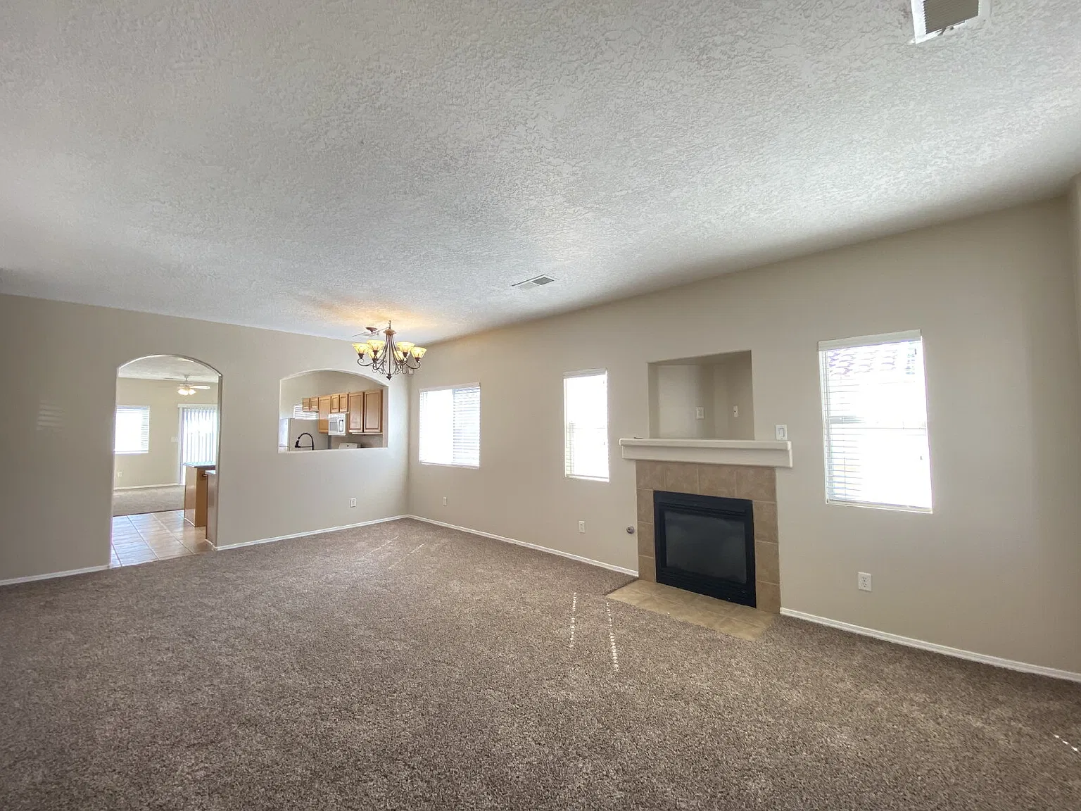 3 bed, 2.0 bath, 1675 sqft, $1,895 — Photo 2
