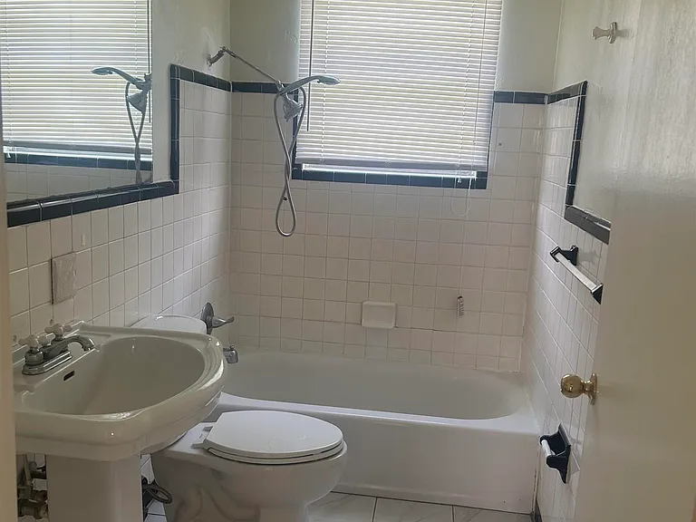 1240 Aberdeen Ave — Photo 5