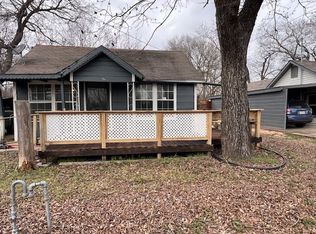 1004 S 4th St, Bonham, TX 75418