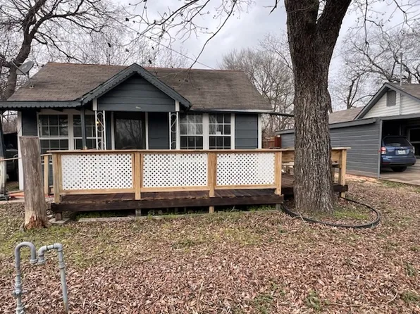 1004 S 4th St, Bonham, TX 75418