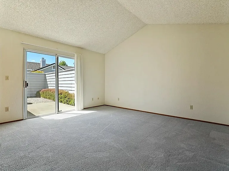 2337 Saint Lawrence Ln — Photo 9