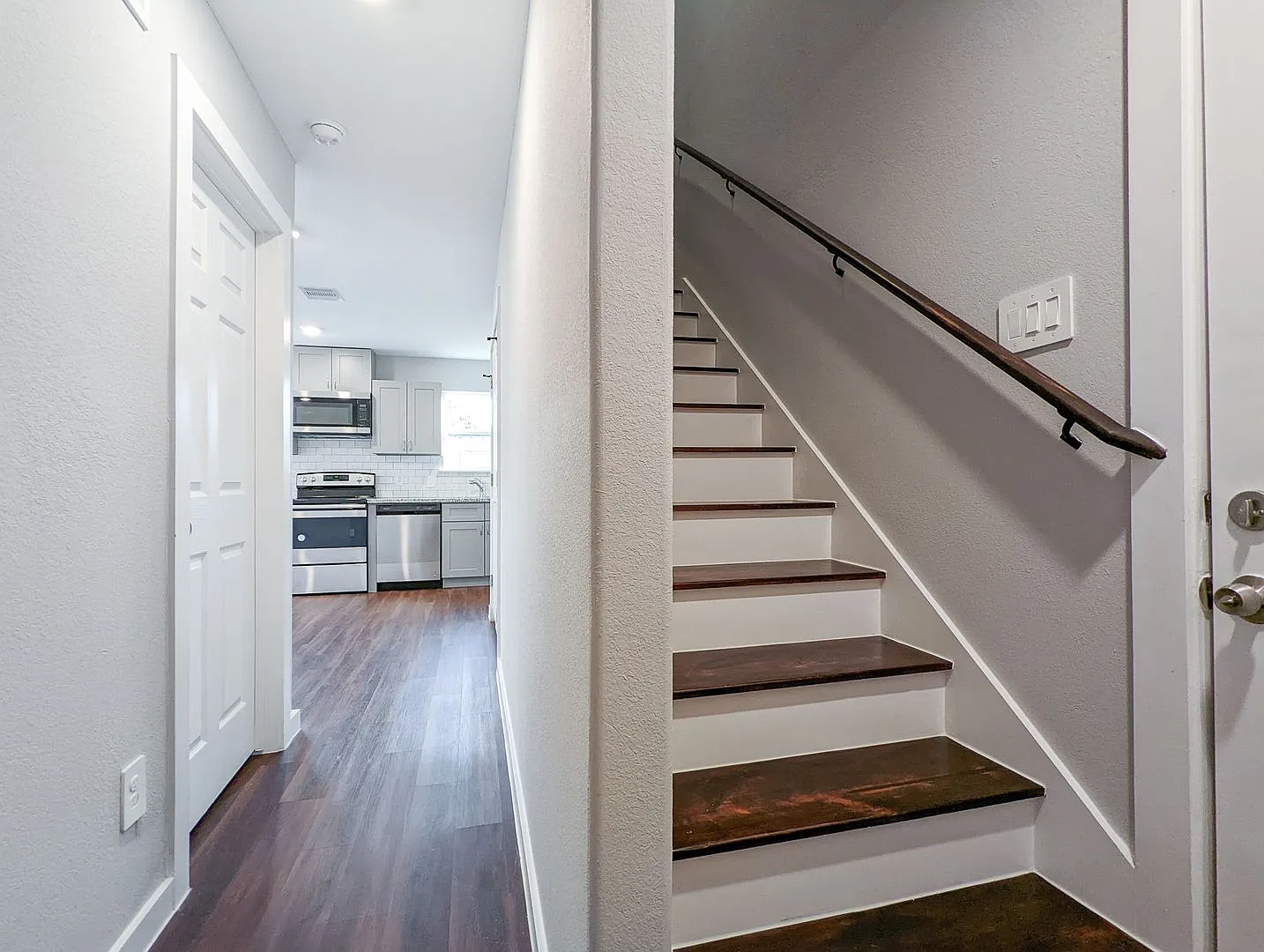 6811 Glass St. #B - Ask about our No Cash Security Deposit Option — Photo 3