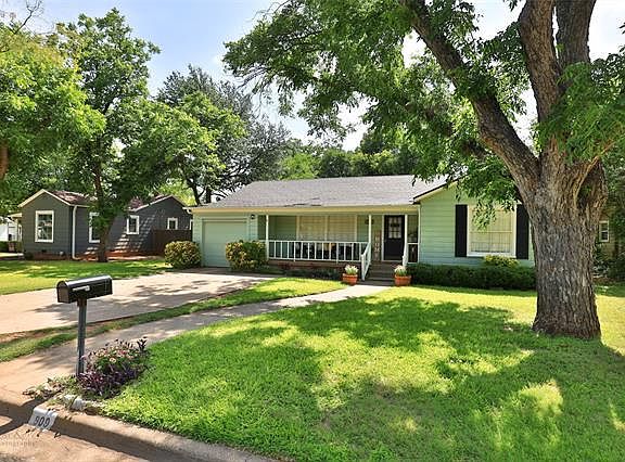 2nd image of 809 Davis Dr