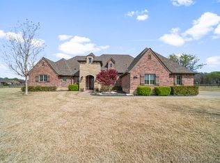 5193 E Hickory Hollow Dr, Claremore, OK 74019