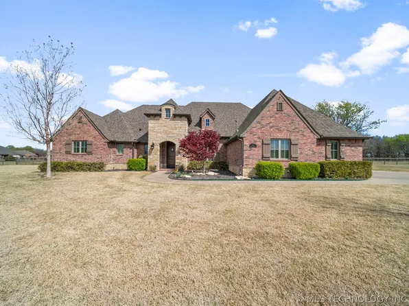 5193 E Hickory Hollow Dr, Claremore, OK 74019