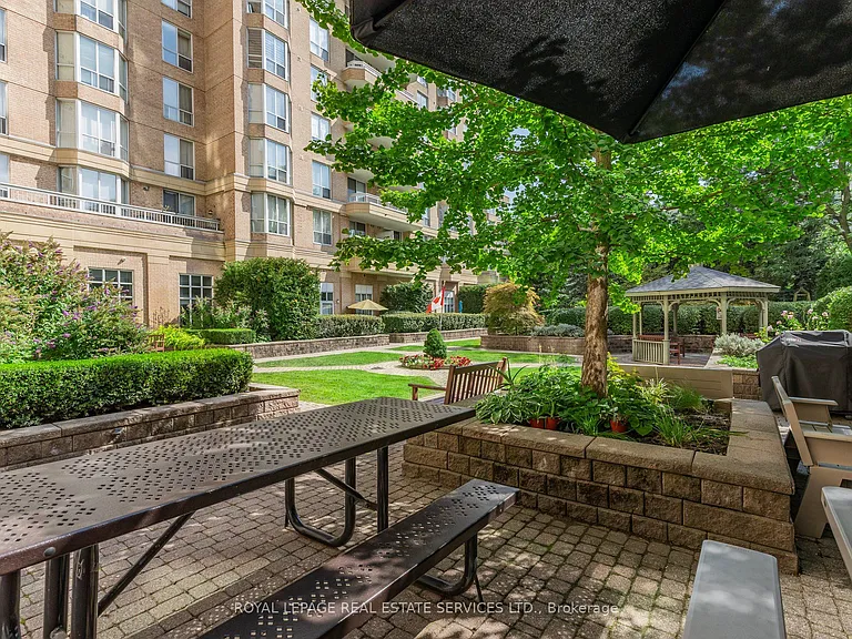 11 Thorncliffe Park Dr #607 — Photo 9