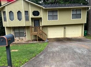 671 Pepperwood Trl, Stone Mountain, GA 30087