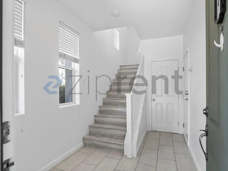 657 N Capitol Ave — Photo 4