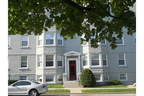 101 1/2 E Chicago St Photo 1