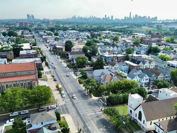 961 Avenue C image 4 of 21