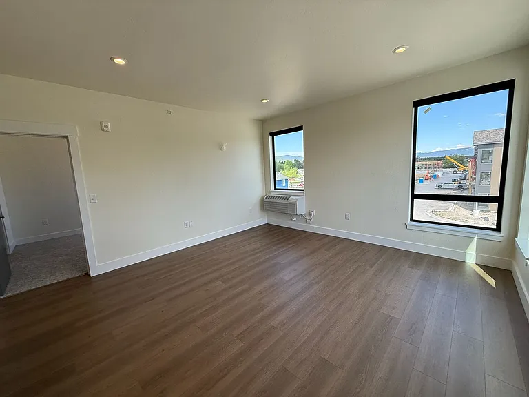 702 Victory Ln — Photo 28