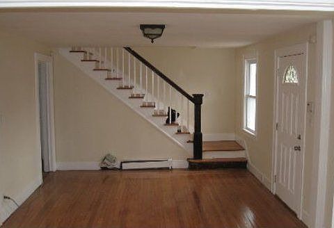 3rd image of 35 Holloway St