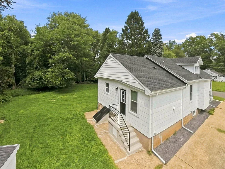 107 Broad Ave — Photo 30