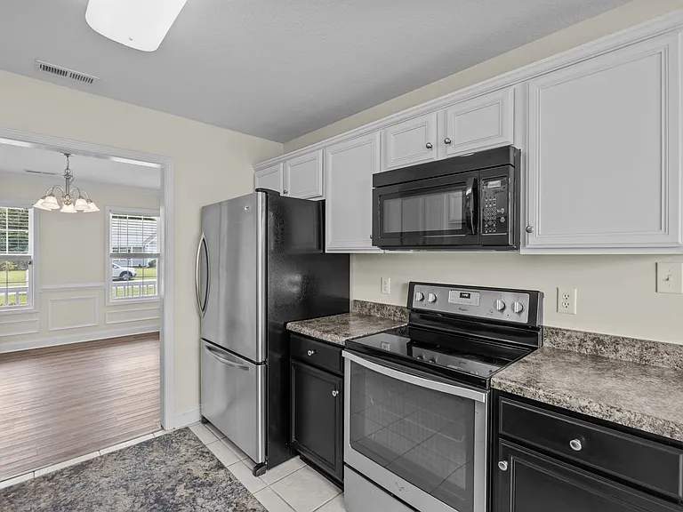 203 Macdonald Blvd — Photo 12