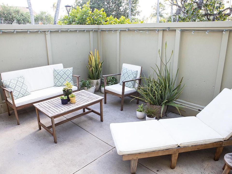 Front, private lanai