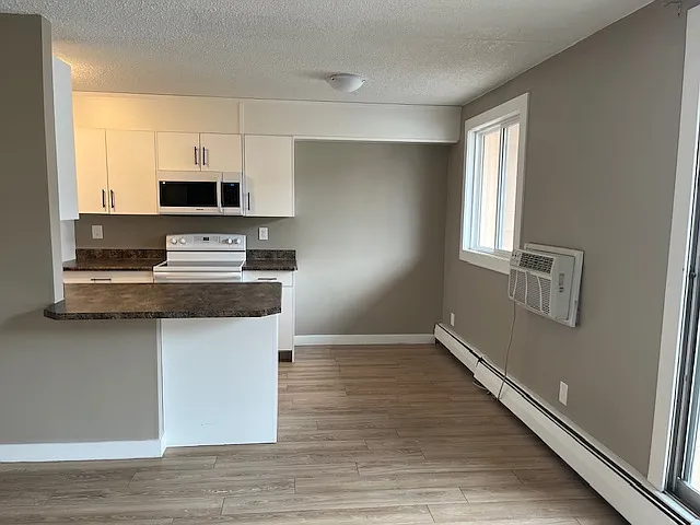 1940 9th Ave N #2 — Photo 2