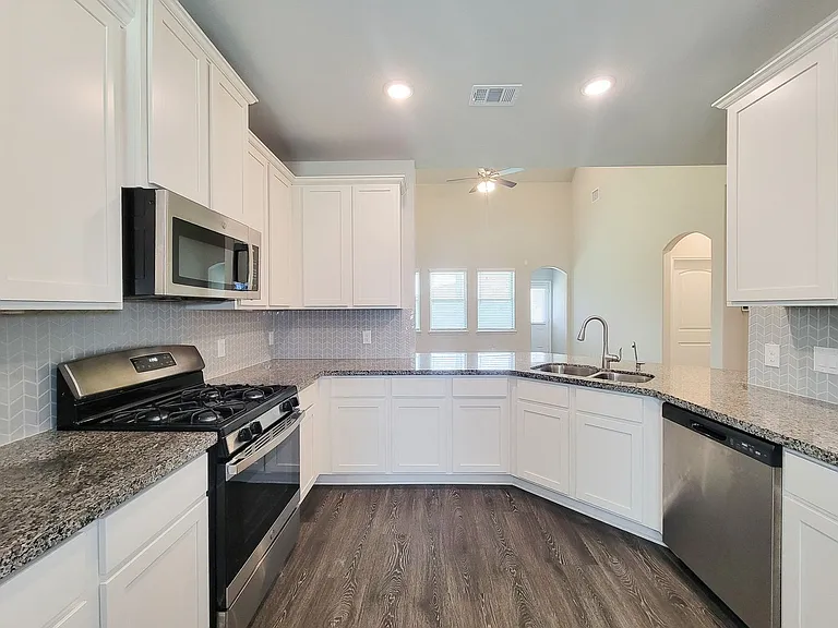 10423 Astor Points Trl — Photo 12
