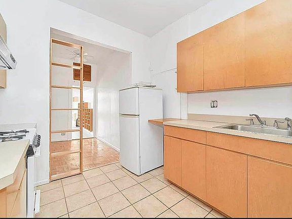 5th image of 621 W 51st St #1E