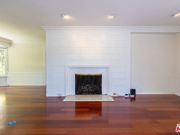 5th image of 850 S Genesee Ave