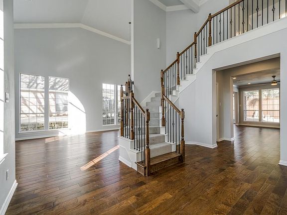 3rd image of 2816 Pond Wood Dr