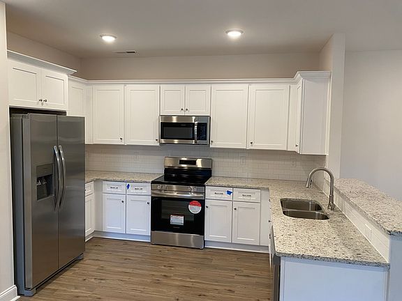 3rd image of 2622 Cedrus Ave