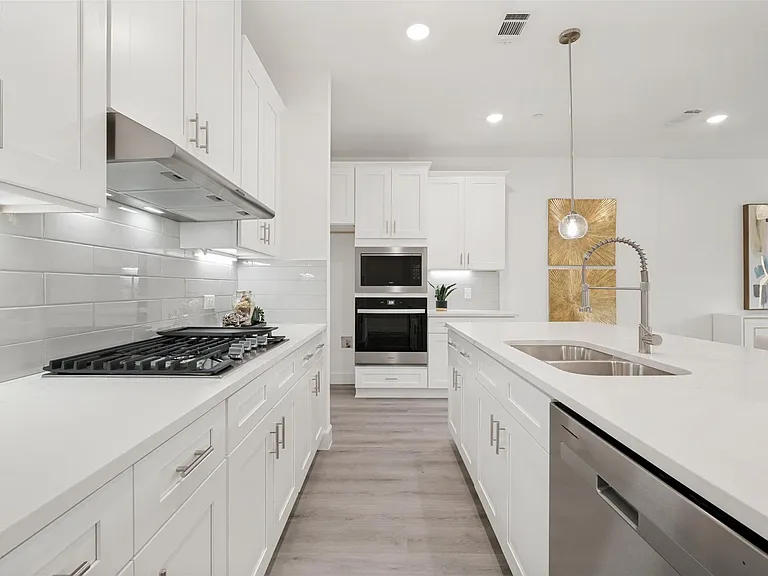 5609 Woodlands Dr — Photo 8