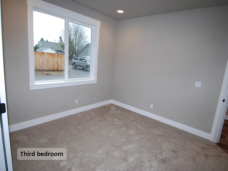 255 NW Douglas St — Photo 16