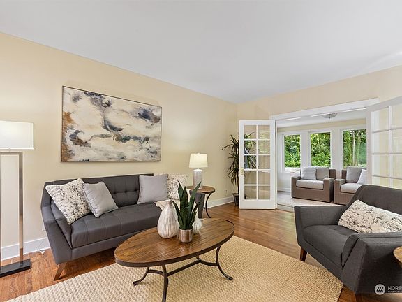 4th image of 8501 Ravenna Avenue NE