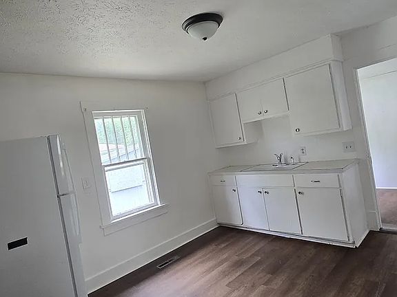 5th image of 2062 N Albertha Ave
