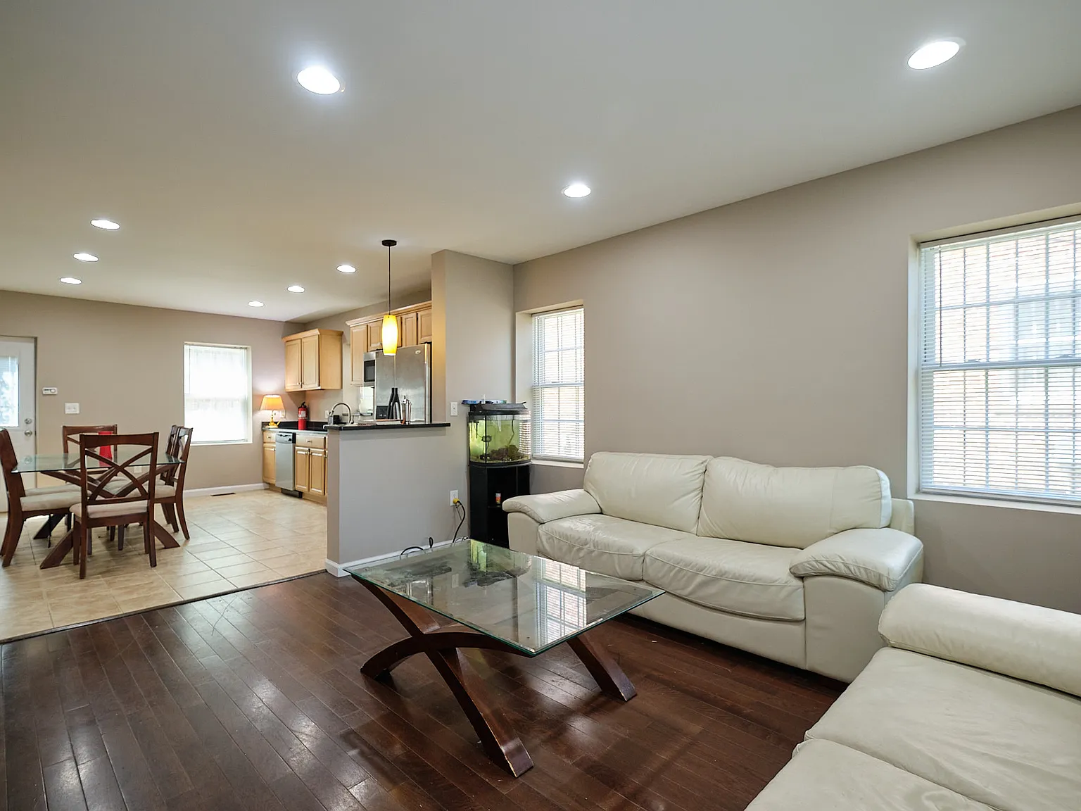 3 bed, 3738 sqft, $2,495 — Photo 3