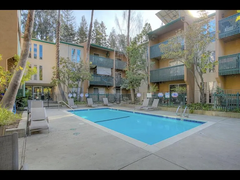 185 Sierra Dr #216 — Photo 26