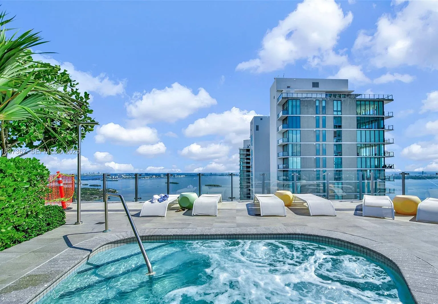 2 bed, 944 sqft, $4,050 — Photo 2
