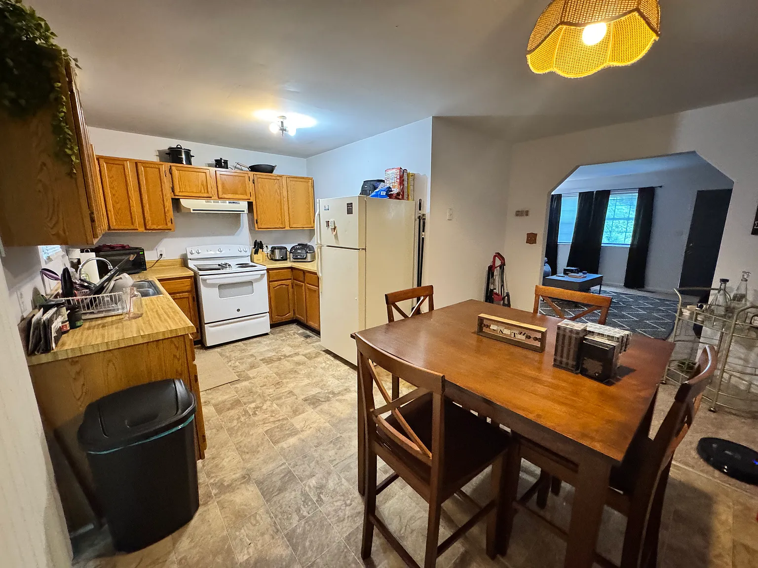 2 bed, 900 sqft, $2,300 — Photo 2
