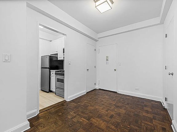 2nd image of 136 E 55th St APT 4N