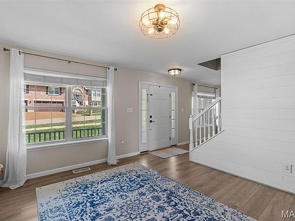 2nd image of 24 Hickory Ct