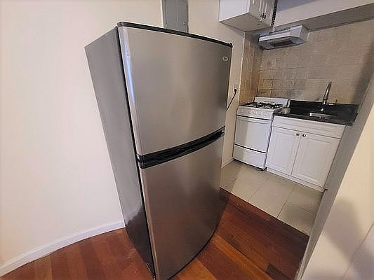 3rd image of 411 W 43rd St APT 1A