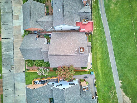 3rd image of 7631 Ameswood Rd